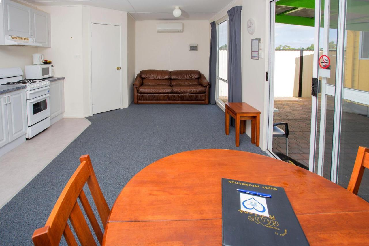 Big4 Traralgon Park Lane Holiday Park Ngoại thất bức ảnh